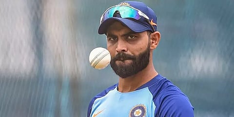 முழங்காலில் காயம்: மருத்துவமனைக்கு கொண்டு செல்லப்பட்ட ரவீந்திர ஜடேஜா