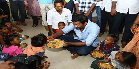 ஆதரவற்றோர் இல்லத்தில் பிறந்தநாளைக் கொண்டாடிய நடிகர் விஷால்