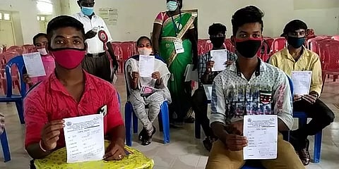 முதல் தலைமுறை பட்டதாரிகளின் வேலையின்மையால் பறிபோகும் நரிக்குறவர் மாணவர்கள் எதிர்காலம்