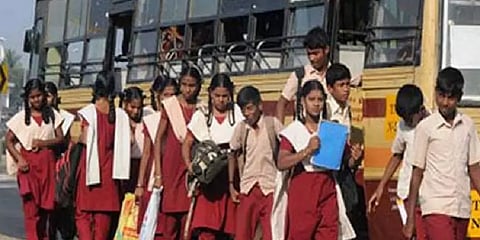 செப் 1 முதல் பள்ளி, கல்லூரி மாணவர்கள் அரசு பேருந்தில் இலவசமாக பயணிக்கலாம்: தமிழக அரசு