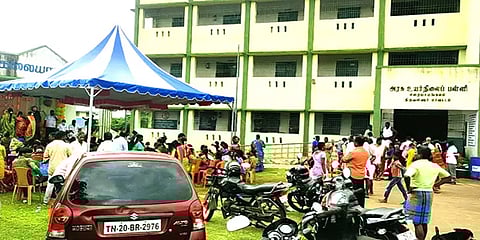 திருவள்ளூர்: அரசுப் பள்ளி வளாகத்தில் நடைபெற்ற மஞ்சள் நீராட்டு விழாவால் சர்ச்சை