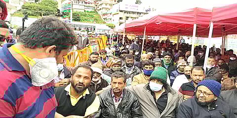 வாடகை கட்டாத கடைகளுக்கு சீல் - உதகையில் வியாபாரிகள் உண்ணாவிரதப் போராட்டம்