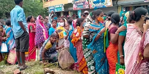 8 நாளில் 1 கோடி விண்ணப்பம்: மேற்கு வங்க அரசு திட்டத்துக்கு பெண்கள் அலைமோதுவதன் பின்புலம்!