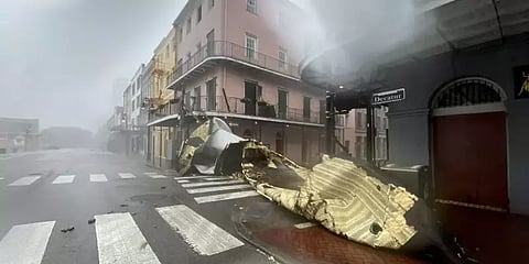 அமெரிக்காவில் வீசிய ஐடா புயல்: உருக்குலைந்த லூசியானா மாகாணம்