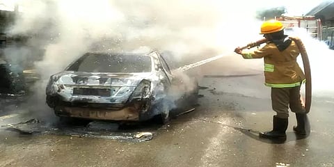 ஓடும்போது திடீரென தீப்பற்றி எரிந்த கார்: சென்னையில் பரபரப்பு