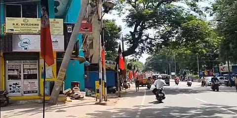 காஞ்சிபுரம்: மின்கம்பத்தில் பிணைந்துள்ள கட்சிக்கொடி- என்னவானது சிறுவன் உயிரிழப்பின் பாடம்?