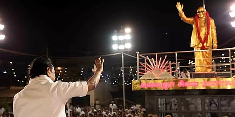 அண்ணா சாலையில் கருணாநிதிக்கு சிலை: பேரவையில் முதல்வர் அறிவிப்பு