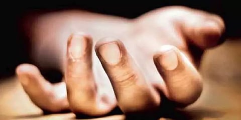 சமைத்த உணவை சாப்பிடாமல் பானிபூரி வாங்கி வந்த கணவன் - விரக்தியில் மனைவி தற்கொலை