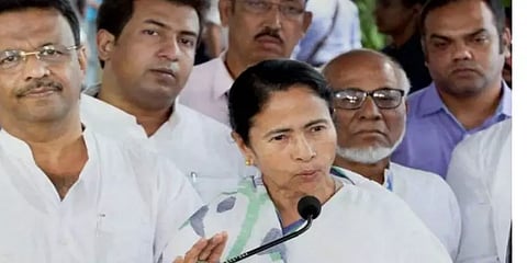 மேற்கு வங்கம்: நாரதா ஸ்டிங் ஆபரேஷன் வழக்கில் 2 அமைச்சர்கள் மீது குற்றப்பத்திரிகை தாக்கல்