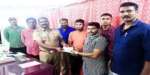 ஆட்டோவில் தவறவிட்ட ரூ.90 ஆயிரம்: 3 மணி நேரத்தில் மீட்டுக்கொடுத்த காவல் துறையினர்