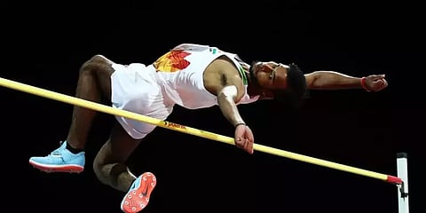 பாராலிம்பிக்: உயரம் தாண்டுதலில் இந்திய வீரர் பிரவீன் குமாருக்கு வெள்ளிப் பதக்கம்