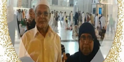 இறப்பிலும் இணைபிரியாத வயது முதிர்ந்த தம்பதியை ஒரே இடத்தில் நல்லடக்கம் செய்த உறவினர்கள்