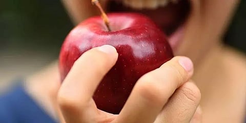 ஊட்டச்சத்து வாரம்: சூரிய மறைவுக்குப்பின் பழங்கள் சாப்பிடலமா? - நிபுணர் விளக்கம்