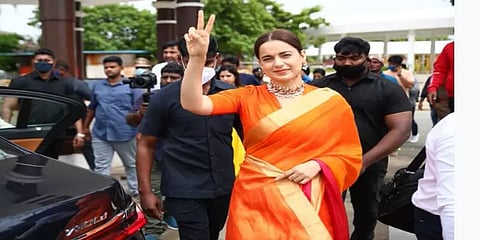 ஜெயலலிதா, கருணாநிதி நினைவிடங்களுக்கு சென்று மரியாதை செலுத்திய கங்கனா: புகைப்படத் தொகுப்பு