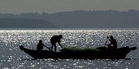 காரைக்கால் மீனவர்கள் மீது தாக்குதல் நடத்திய கடற்கொள்ளையர்