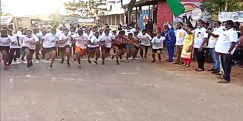 திருப்பூரில் நடைபெற்ற கொரோனா விழிப்புணர்வு மாரத்தான் போட்டி: மாணவ மாணவிகள் பங்கேற்பு