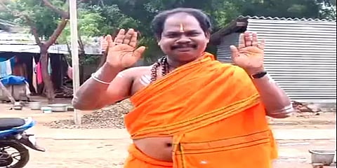 ‘வீட்டை இடி, தாலியை உருக்கி தங்கத்தை கொடு’- பரிகார பூஜை செய்வதாக மோசடி செய்த சாமியார் கைது