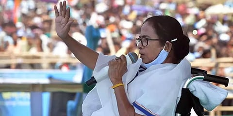 மேற்கு வங்கம்: பவானிபூர் இடைத்தேர்தலில் போட்டியிடுவதாக மம்தா பானர்ஜி அறிவிப்பு