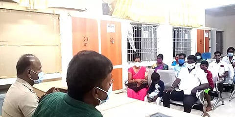 “கலப்பு திருமணம் செய்தவங்கள ஊரில் இருந்து ஓதுக்கி வைக்கிறாங்க”- திருச்சி ஆட்சியிடம் புகார்