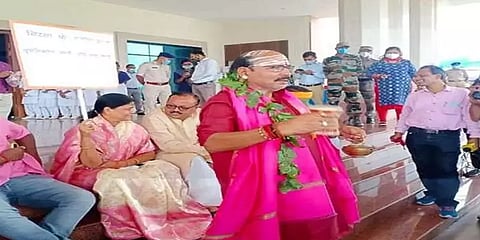 “கோயிலில் பக்தர்களை அனுமதியுங்கள்” - சட்டப்பேரவை முன் பாஜக எம்எல்ஏக்கள் போராட்டம்