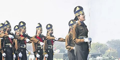 தேசிய பாதுகாப்பு அகாடமியில் இனி பெண்களும் சேர்க்கப்படுவர்: மத்திய அரசு