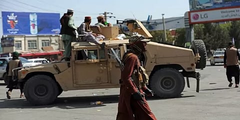 ஆப்கானிஸ்தானில் ஆயுதங்கள் விற்கும் கடைகள் - துப்பாக்கிகள் வாங்க ஆர்வம் காட்டும் மக்கள்