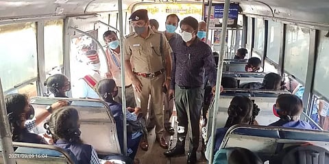 PT செய்தி எதிரொலி: ’மாணவர்களுக்கு மட்டும்’ தனிப்பேருந்து அமைத்துதந்த விழுப்புரம் ஆட்சியர்