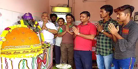 புதுச்சேரி: விநாயகர் சதுர்த்தி ஸ்பெஷல் - 101 கிலோ மெகா சைஸ் லட்டுக்கு சிறப்பு வழிபாடு