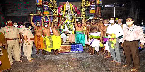 மதுரை மீனாட்சி அம்மன் கோயில் முக்குறுணி விநாயகருக்கு 18 படி பச்சரிசியில் கொழுக்கட்டை