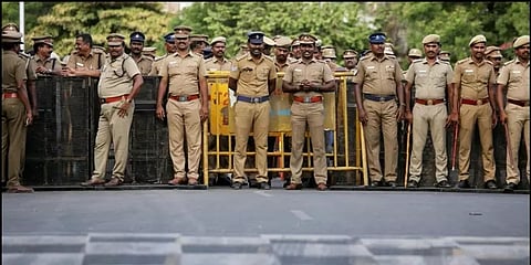 "காவல் துறையினருக்கு 10% ஊதிய உயர்வினை பரிசீலித்திடுக" - உயர் நீதிமன்ற மதுரைக் கிளை