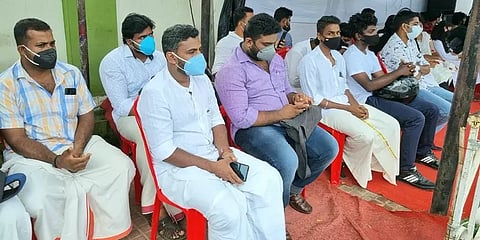 கேரளா: பெட்ரோல், டீசல் விலை உயர்வைக் கண்டித்து ஆளுநர் மாளிகை முன்பு சத்தியாகிரக போராட்டம்