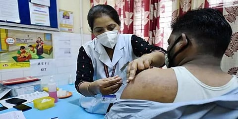 தமிழகத்தில் இன்று 40,000 மையங்களில் மெகா தடுப்பூசி முகாம்