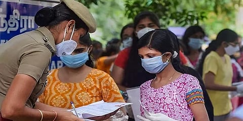 ’இயற்பியல் பாடப்பிரிவு கேள்விகள் கடுமையாக இருந்தது’ - நீட் தேர்வு எழுதிய மாணவர்கள் கருத்து