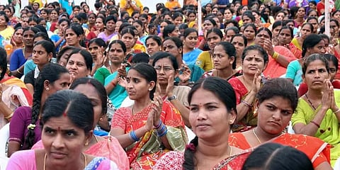 அரசுப்பணிகளில் பெண்களுக்கான இடஒதுக்கீடு 40%-ஆக உயர்வு: தமிழ்நாடு அரசு அறிவிப்பு