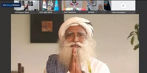 சிறைகளில் கலை, கலாசார அம்சங்களை ஊக்குவிக்க வேண்டும்: ஜகி வாசுதேவ்