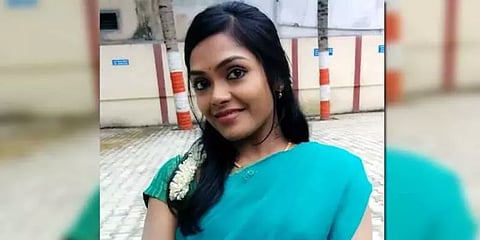 பாஜக நிர்வாகி ஜெயலட்சுமி கந்துவட்டி கேட்டு மிரட்டுவதாக புகார்