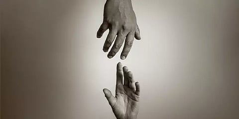 தற்கொலை எப்படி தீர்வாகும்? - மனநல ஆலோசகர்களின் விளக்கங்களும் தீர்வுகளும்!