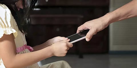 கொரோனா கால மாணவர் நலன் 1 - மொபைலில் மூழ்கும் பிள்ளைகளை மீட்பதன் அவசியம் என்ன?