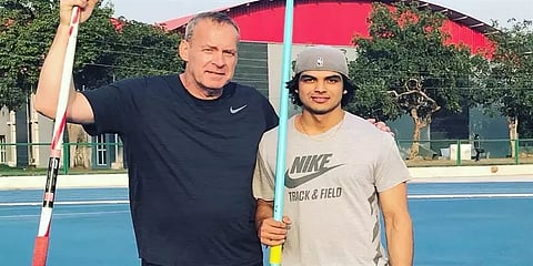 டோக்கியோ ஒலிம்பிக்கின் இந்திய ஈட்டி எறிதல் பயிற்சியாளர் நீக்கம் - விமர்சித்தது காரணமா?