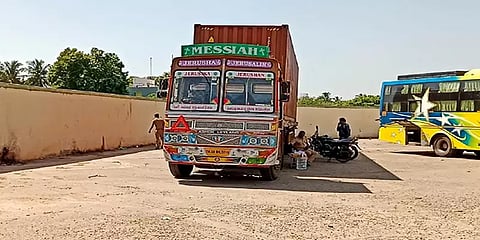 மும்பை டூ மதுரை: ஆவணமின்றி கொண்டுவரப்பட்ட ரூ. 6 கோடி மதிப்பிலான சோலார் பேனல் பறிமுதல்