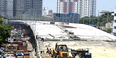 போக்குவரத்து நெரிசலில் திணறும் வாகன ஓட்டிகள் - கோயம்பேடு பாலப்பணிகள் எப்போது முடியும்?