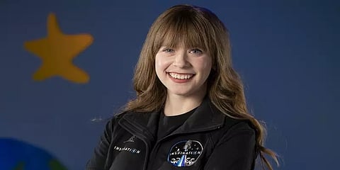 புற்றுநோயிலிருந்து மீண்ட 29 வயது அமெரிக்க பெண் 'ஸ்பேஸ் எக்ஸ்' விண்களத்தில் பயணம்!