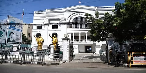 சென்னை: இரண்டு கட்டங்களாக நடைபெறும் ஊரக உள்ளாட்சித் தேர்தலை எதிர்த்து அதிமுக வழக்கு