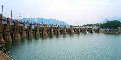 மேட்டூர் அணையின் நீர்வரத்து 14,808 கனஅடியாகக் குறைந்தது