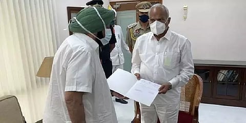 "3-வது முறையாக அவமானப்படுத்தப்பட்டுள்ளேன்" - பதவியை துறந்த பஞ்சாப் முதல்வர் அமரிந்தர்!