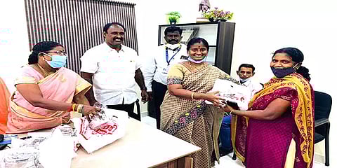 திருவேற்காடு முகாமில் தடுப்பூசி செலுத்திக் கொள்ளும் அனைவருக்கும் பரிசு - நகராட்சி ஆணையர்