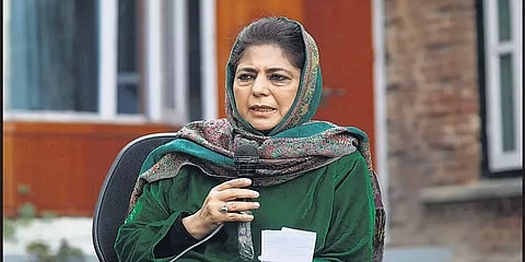 "ஜம்மு காஷ்மீரில் பலவந்தத்தை பயன்படுத்தி ஆள முயற்சி" - மெஹ்பூபா முஃப்தி