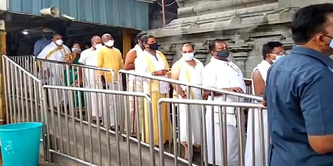 திருப்பதி: இன்று முதல் இலவச தரிசன டோக்கன் விநியோகம் - நாள்தோறும் 8000 பேருக்கு அனுமதி