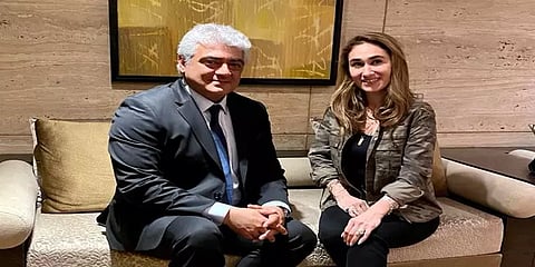 உலகம் முழுக்க பைக்கிலேயே வலம்வந்த சாகசப் பெண்ணை சந்தித்து ஆலோசனை கேட்ட அஜித்