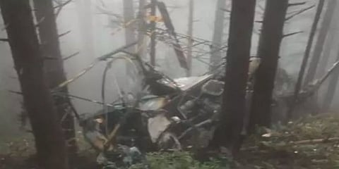 ஜம்மு - காஷ்மீரில் ராணுவ ஹெலிகாப்டர் விபத்து - 2 விமானிகள் உயிரிழப்பு